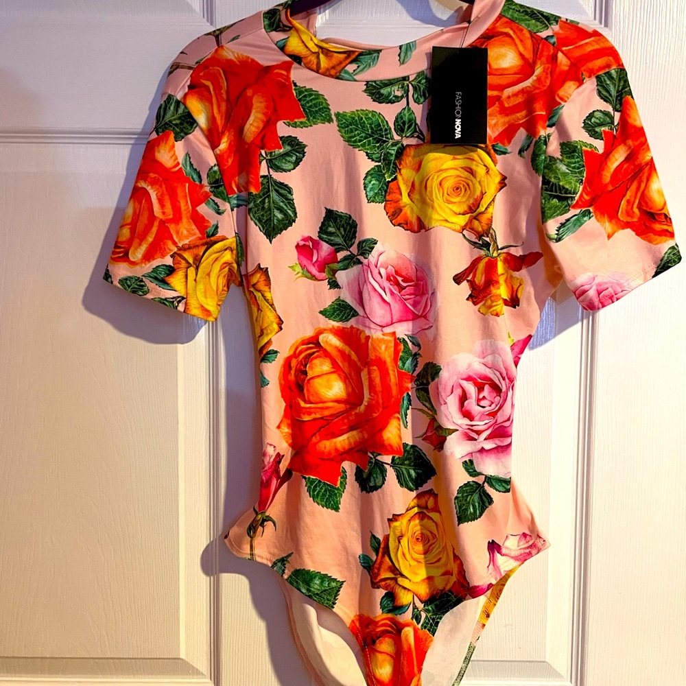 Fashion nova  floral Bodysuit. Size XL